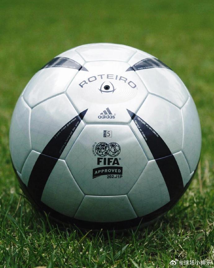 足球爱好者使用即时比分球探网007观看比赛